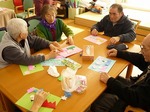 デイサービスのひな人形作り